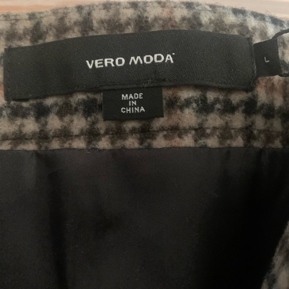 Vero Moda wool skirt with pockets. - Picture 6 of 6